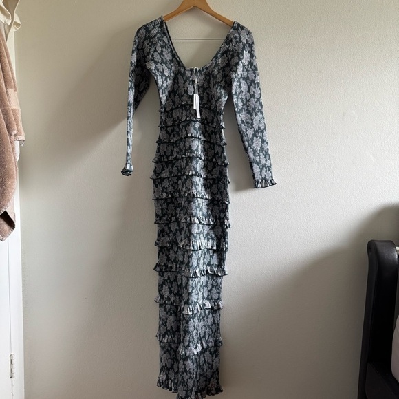 NWT V. Chapman Lanie Maxi Smocked Dress in Emerald Peony Print size 6 - Picture 3 of 12